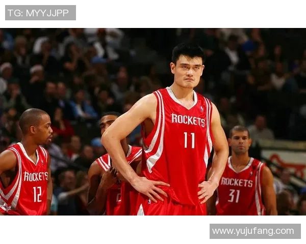 姚明在篮球场上的精彩瞬间与独特魅力展现