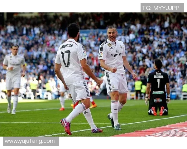 欧冠焦点战本菲卡与巴黎圣日耳曼互交白卷争议判罚引发全场热议