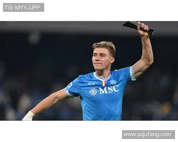 国王杯曼联大胜那不勒斯红牌争议引发全场热议与转会传闻